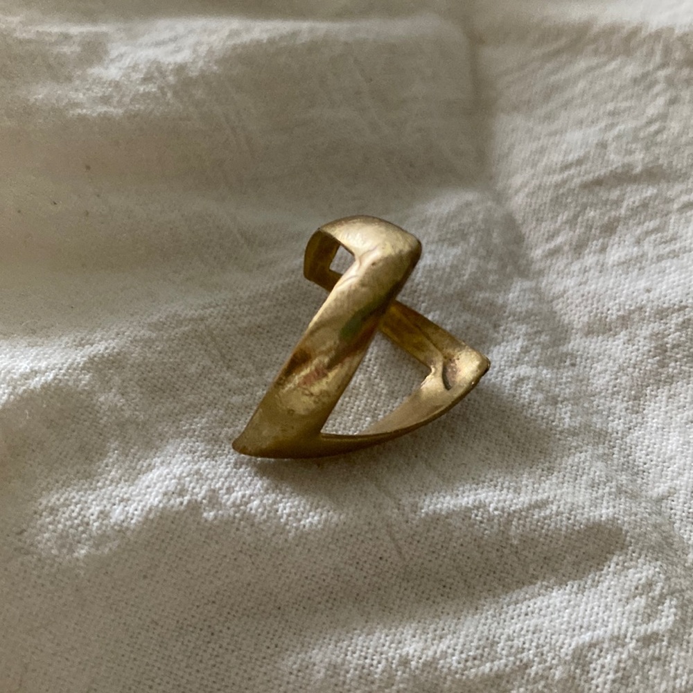Vintage plated gold V ring